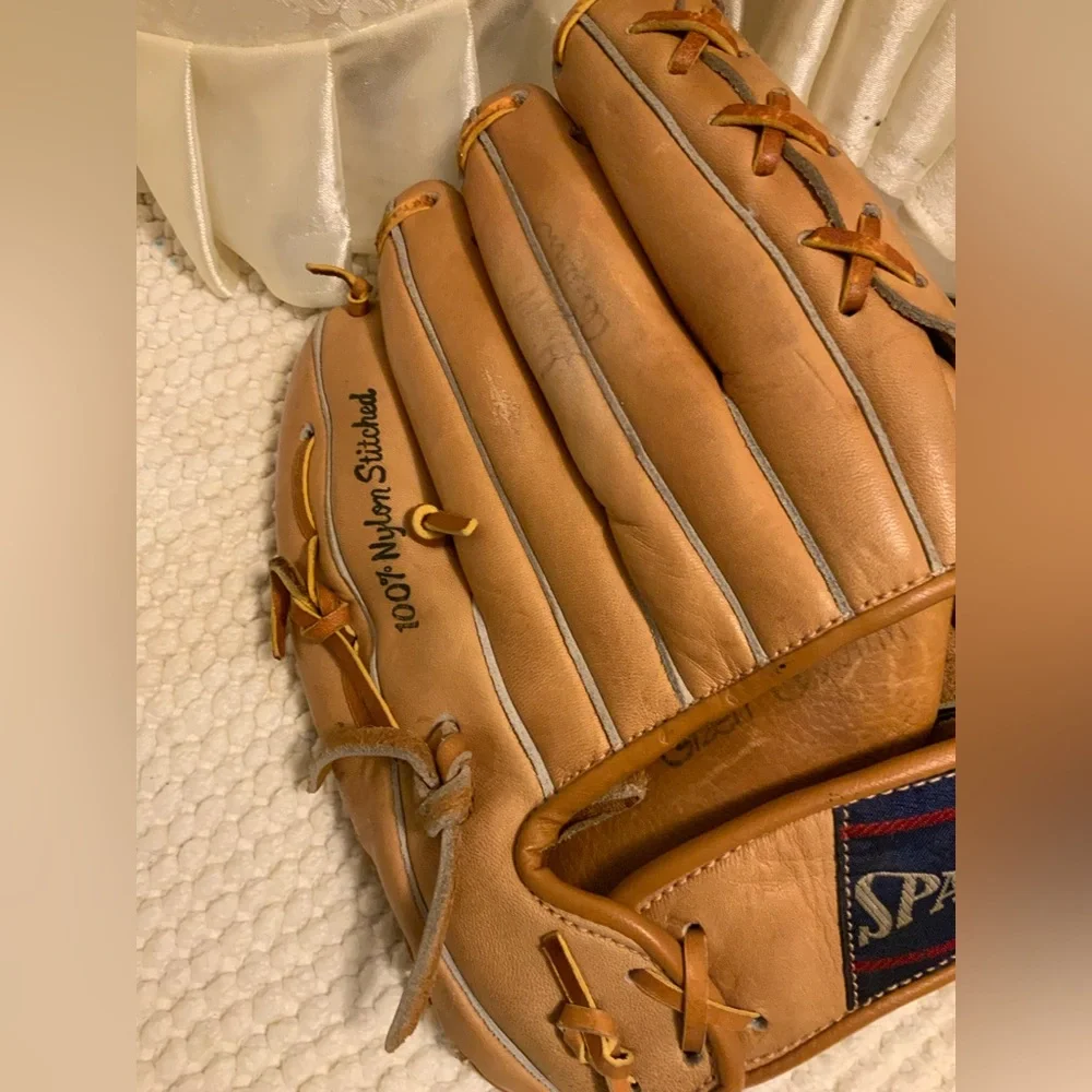 SPALDING BASEBALL GLOVE - Picture 2 of 8